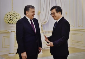 김동연, 우즈베크 대통령 예방…