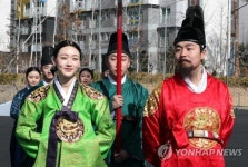 [올림픽] 강릉 선수촌에 나타난 어가행렬