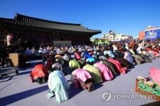 [올림픽] 시민 2천여명 마을 어르신께 합동 세배