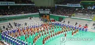 [올림픽] 北응원단, 원주 체육관 공연…관중과 우리의 소원은 통일