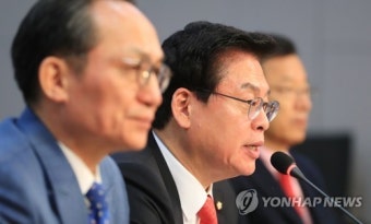 발언하는 정우택 의원