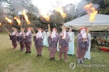 영감신이 옮기는 제주들불축제 불씨