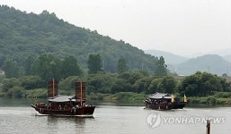 부여 백마강 황포돛배 운항 노선 확대…신형 유람선도 투입