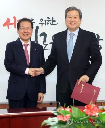 악수하는 홍준표 대표와 김무성 위원장