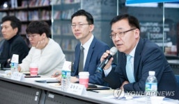 인사말 하는 김용수 차관