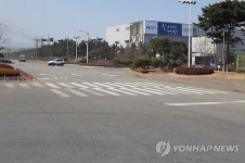 한적한 철강공장 정문