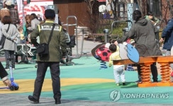 서초구 놀이터에는 보안관이 있다.