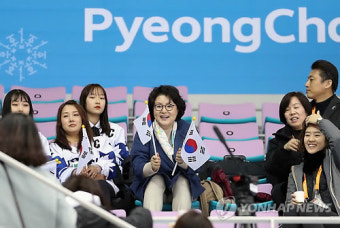[패럴림픽] 김정숙 여사, 한민수 선수 가족과 아이스하키 관전(종합)