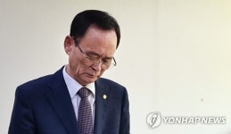 자유한국당 탈당 선언하는 정경효 양산시의회의장