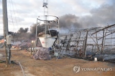 화성 양계장에서 불…닭 6만여 마리 소사