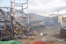 화성 양계장에서 불…닭 6만여 마리 소사