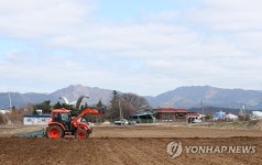 땅살림농부마트 | 겨우내 묵은 땅 일구는 농부