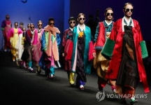 옥천수예주단 | 다양한 색으로 수놓은 한복