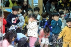 민방위의 날…꼬마들도 화재대피 훈련