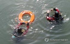 부산 수영강 추락 차량 수색