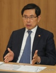 박 법무부 장관, 1345콜센터 상담사와 간담회