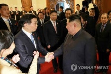 중국 왕후닝과 김정은