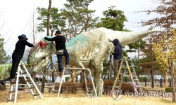 과천과학관 공룡 조형물 도색작업