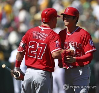 '투타 겸업' 오타니, 개막전 초구에 MLB 데뷔 첫 안타