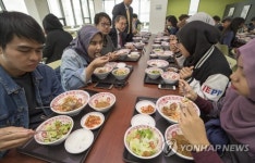 대학식당에서도 할랄음식으로 점심