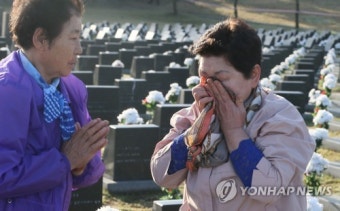 눈물 흘리는 4·3행방불명희생자 유족