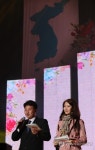 남북합동공연 진행하는 서현과 북측진행자