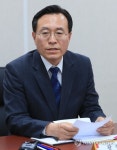 발언하는 황전원