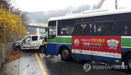 인제서 시내버스-승용차 충돌…4명 경상