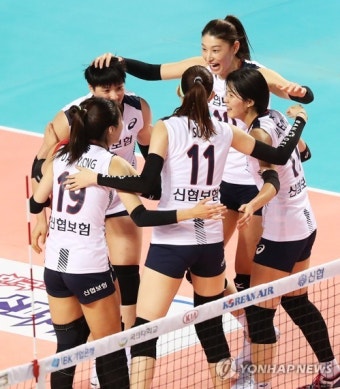 김연경, 강소휘·이재영 성장에 방긋…