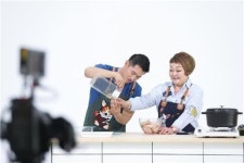 셰프가 만든 최고급 개밥, 그 맛이 궁금해…개슐랭가이드