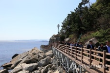 속초 외옹치 해안 탐방로 인기 개방시간 연장해 주세요