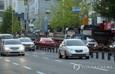 시민 안전 위협하는 덤트프럭 불법주정차