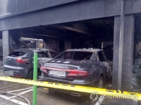 잿더미로 변한 오산 원룸 주차장