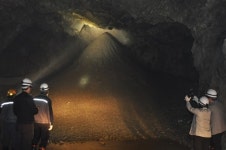 정선 철광산 사고, 25ｍ 거리 상·하부 갱도 동시 작업이 원인