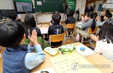 [남북정상회담] 교실서 TV생중계 시선집중 부산 초등학생들
