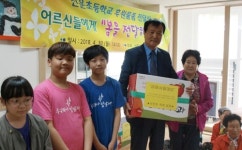 학생회장 공약 지키려 초등생이 경로당에 라면 전달