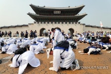 발달장애 국가책임제 촉구하는 삼보일배 행진 대표 이미지