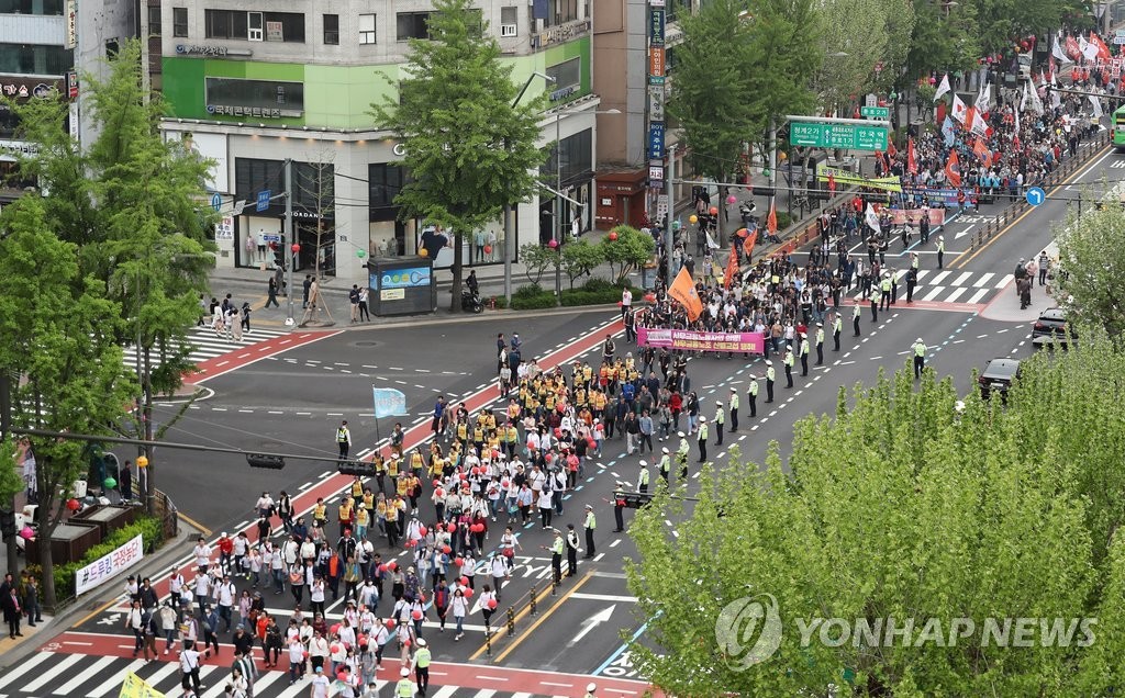 민주노총 조합원 4명, 윤석열 정권 퇴진 집회 불법행위로 구속 기로에etz.