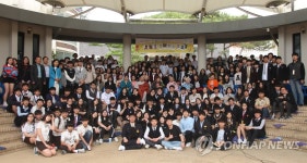 나눔의 집에서 열린 효잔치