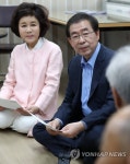 경로당 찾은 박원순 시장 내외