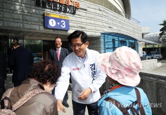어버이날 기념식 찾은 김문수