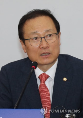 발언하는 홍영표