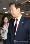 의원총회 참석하는 김성태