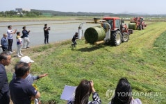 풀 사료 수확 시연회