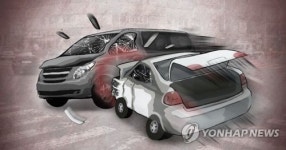 영천 교차로 승합차·승용차 충돌…어린이 등 10명 부상