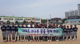 이만수 전 감독, 포항·청송 야구부에 피칭머신 후원