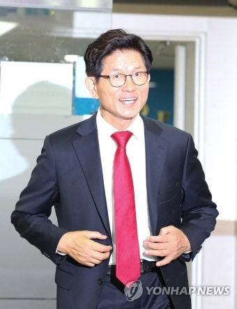 선대위 전체회의 참석하는 김문수