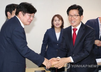 선대위 전체회의 참석하는 김문수
