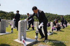 군인공제회, 현충원서 묘역 정화 봉사활동