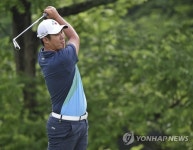 안병훈, 2타 차 단독 3위…우즈, 샷 이글로 도약